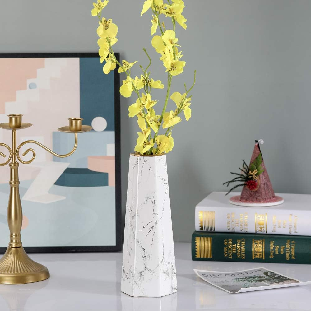 How to Transform an Ordinary Vase with Just Some Drywall Mud - White and Gold Vase