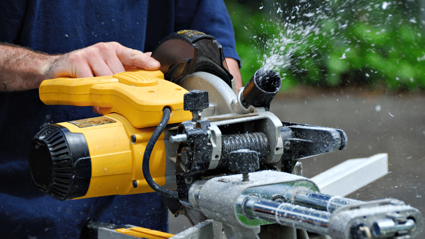 How to Choose the Best Miter Saw for Dust Collection